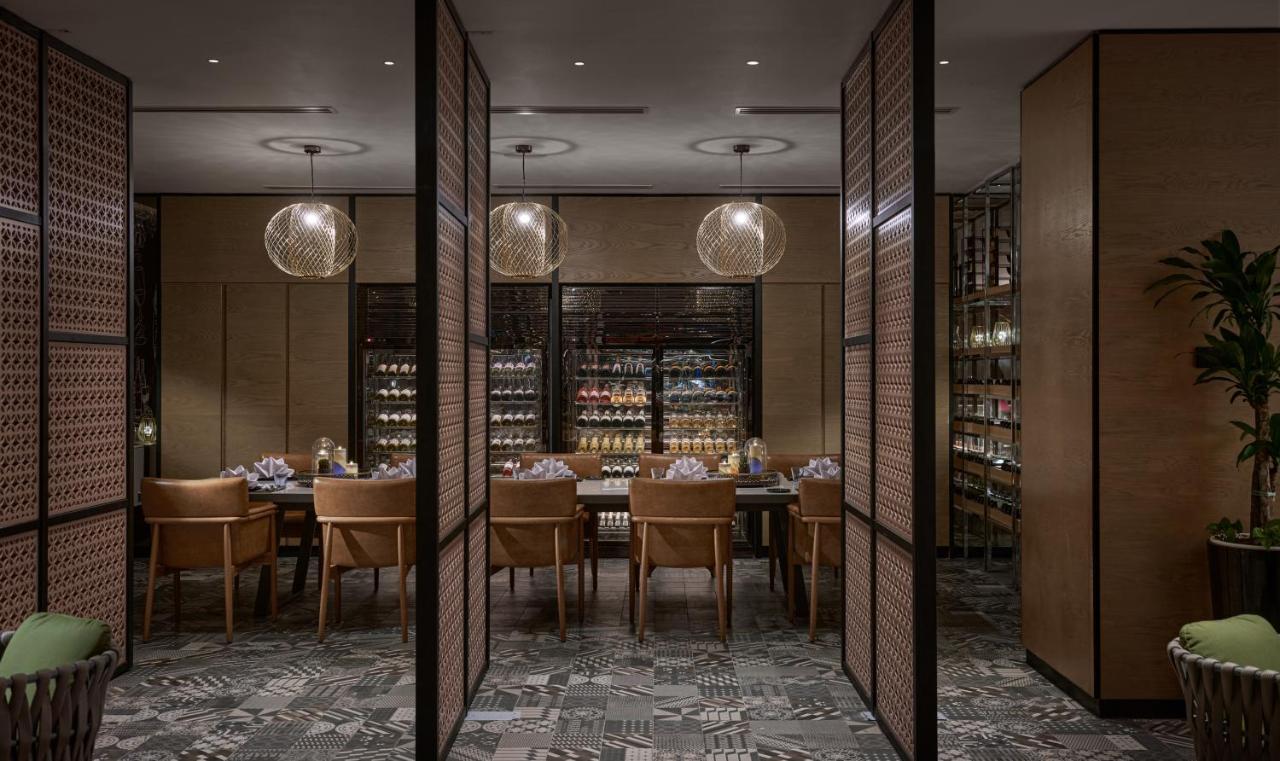 Amari Spice Penang 호텔 바얀레파스 외부 사진 The interior of the restaurant