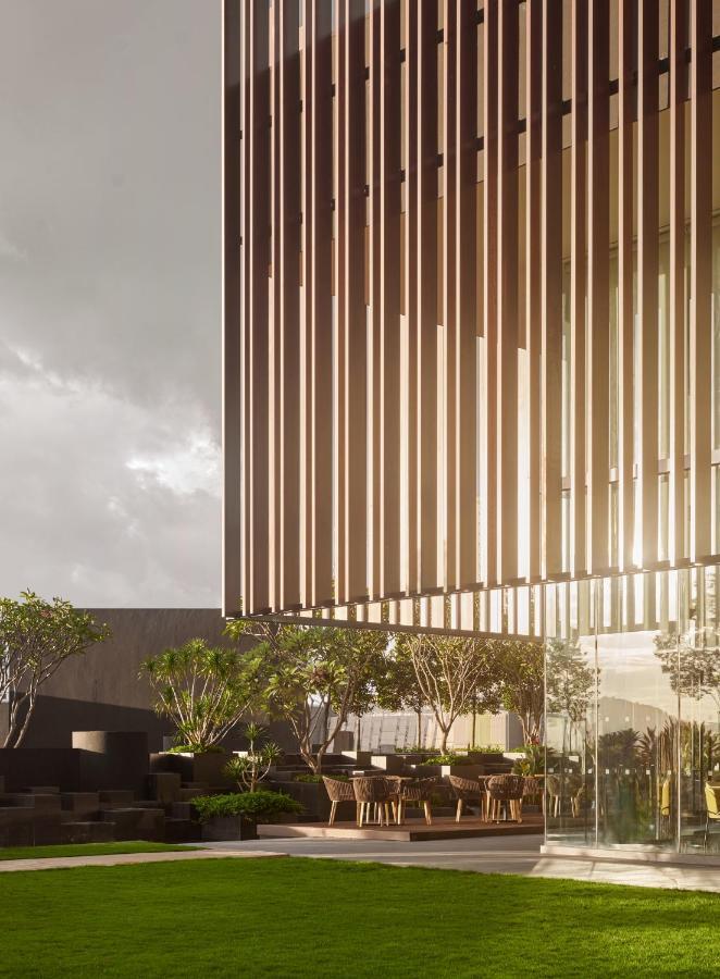 Amari Spice Penang 호텔 바얀레파스 외부 사진 The building's facade